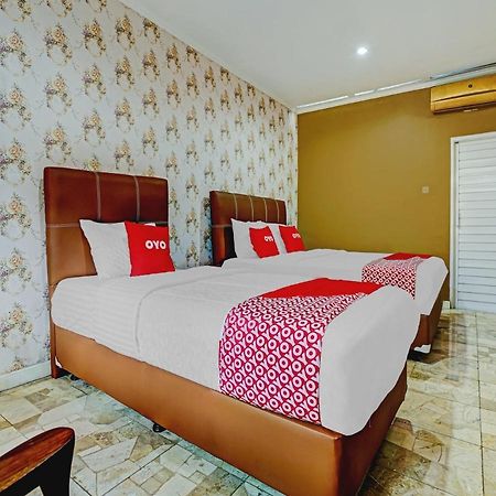Oyo 90140 Nginep Yuuk Guest House 치레본 외부 사진
