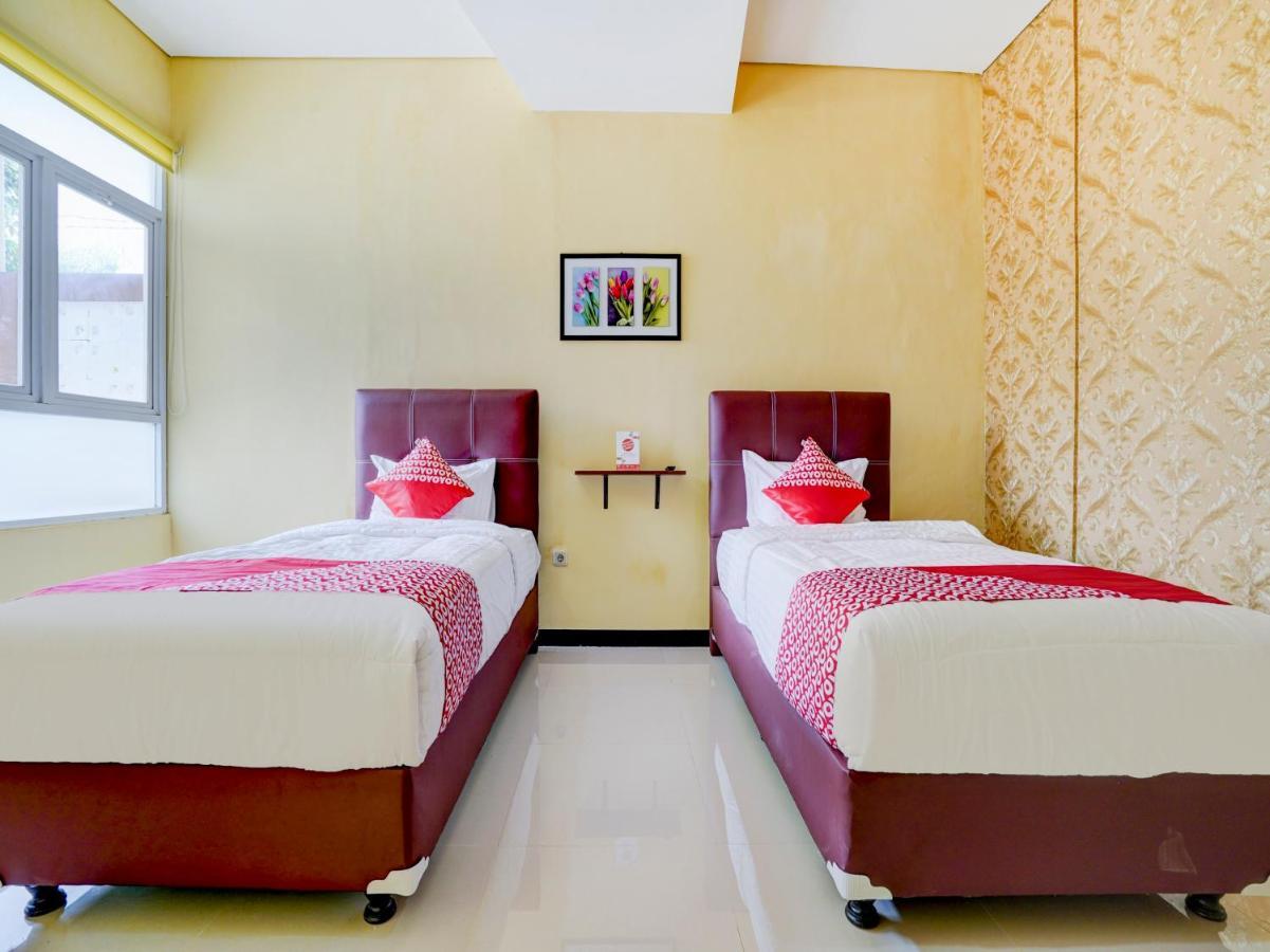 Oyo 90140 Nginep Yuuk Guest House 치레본 외부 사진